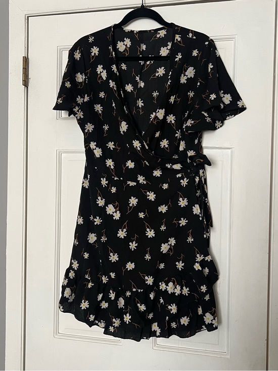 Dresses & Skirts - Black Floral Wrap Dress with White Daisy Print